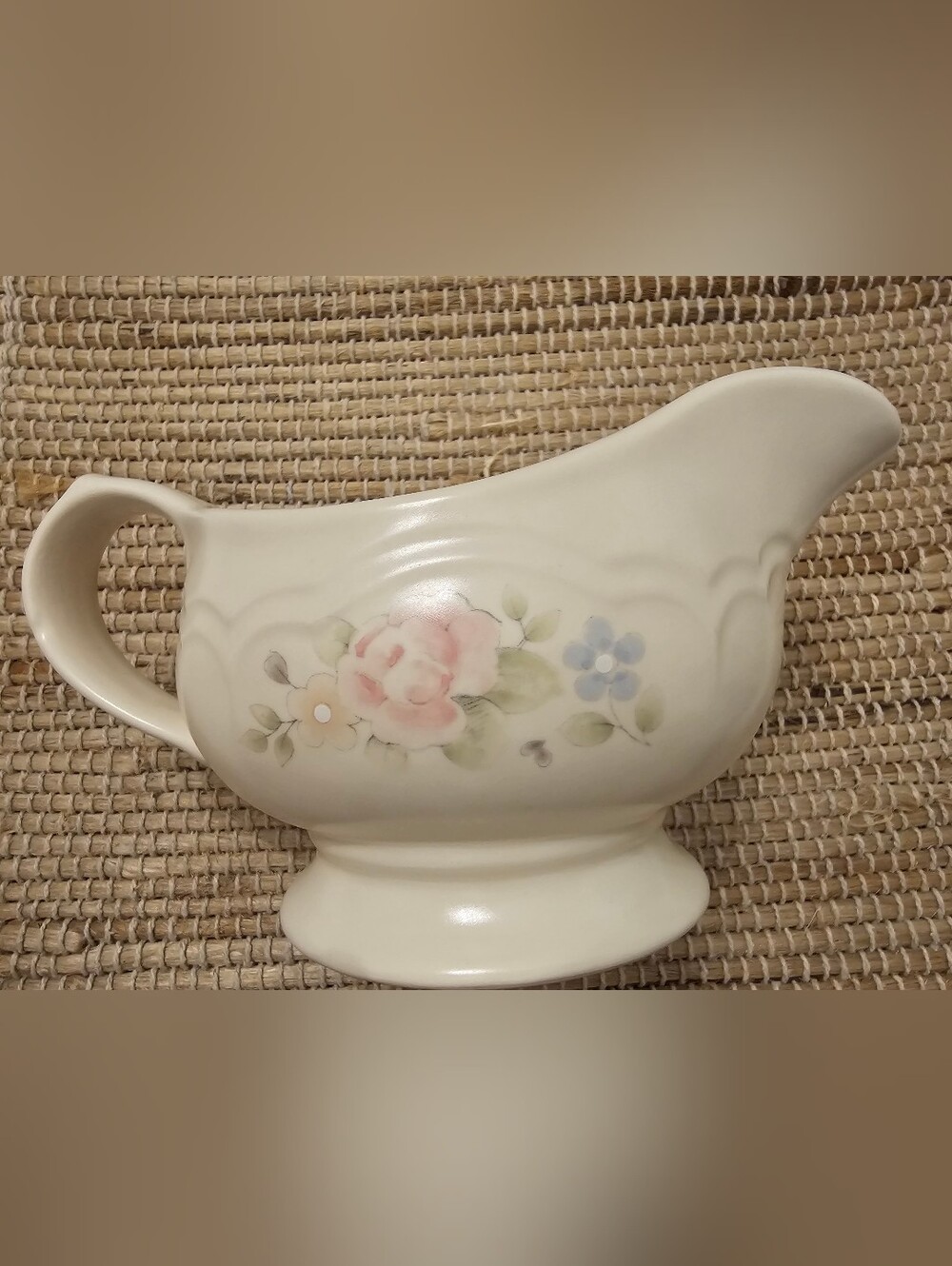 Pfaltzgraff Soft Pink "Tea Rose" Gravy Server Like New Ceramic Floral Bowl